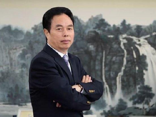 波司登被叫“爸爸妈妈穿的羽绒服”，这事高德康不仅知道，还回应了