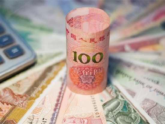 #女子到银行存10万现金被问钱来源# 上热搜 网友：柜员必得问一嘴，不然扣分扣钱