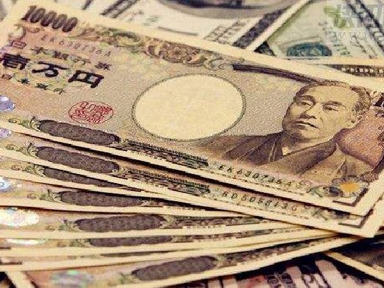 有人年初囤了5000万日元 汇率如今一度跌破160