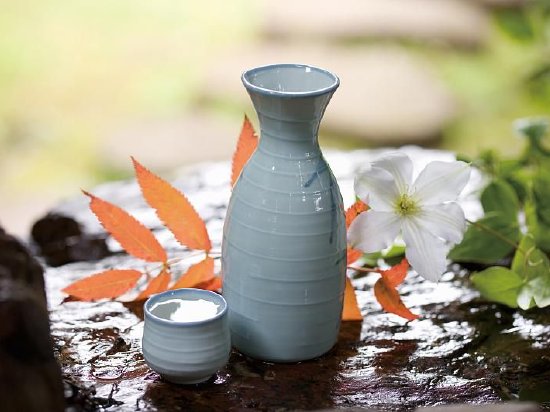 洞藏系列持续放量，迎驾贡酒上半年净利增近三成