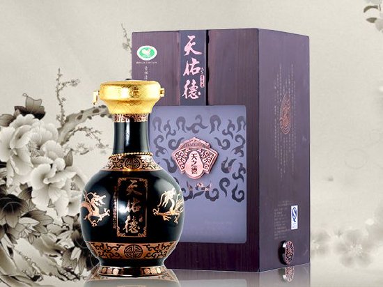 天佑德酒总负债4.93亿元，较去年同期增长8.07%，应收账款达2481.94万元