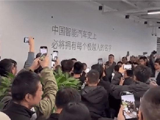 ESG观察|极越“闪崩”，百度、吉利有义务救火吗？