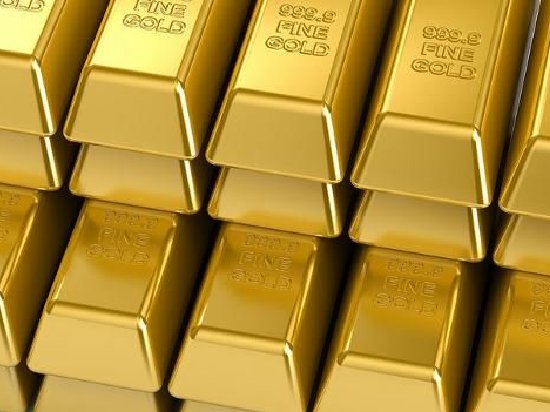 黄金期货上涨，因美国通胀走软且央行持续购金
