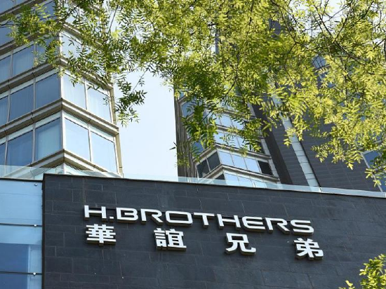 华谊兄弟2024年营收下滑三成现金流承压 高负债下影视项目待突围_新浪财经_新浪网