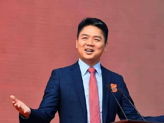 刘强东透露京东国际业务进展：不走跨境电商模式，基础设施已基本建成