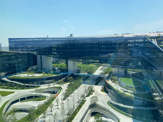 上海美的全球创新园区内部建筑景观