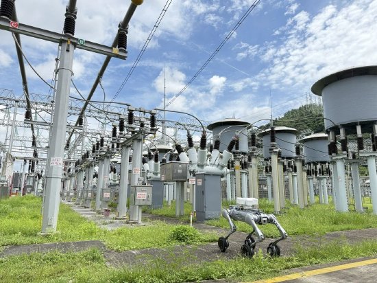 ▲轮足巡检机器人对某变电站进行智能巡检