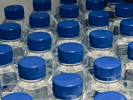 泉阳泉迎来拐点了吗？归母净利润大增背后扣非仍亏损 矿泉水收入增速明显落后销量增速