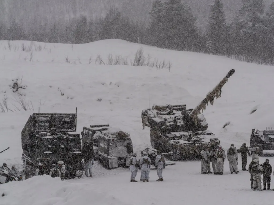 客岁 3 月，加拿大、好意思国偏执他七个北约友邦的队列在挪威参与连合军事演习。