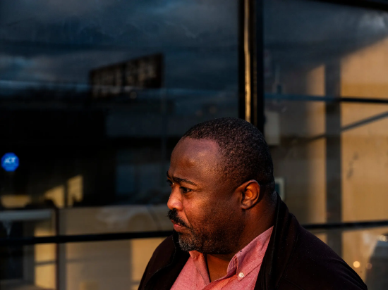 48 岁的约瑟夫・里奇曼从约 45 英里外的阿肯色州福雷斯特城通勤到孟菲斯，从事油漆工工作。