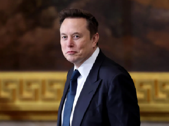 马斯克成全球首位身家超8000亿美元者 受SpaceX合并xAI推动