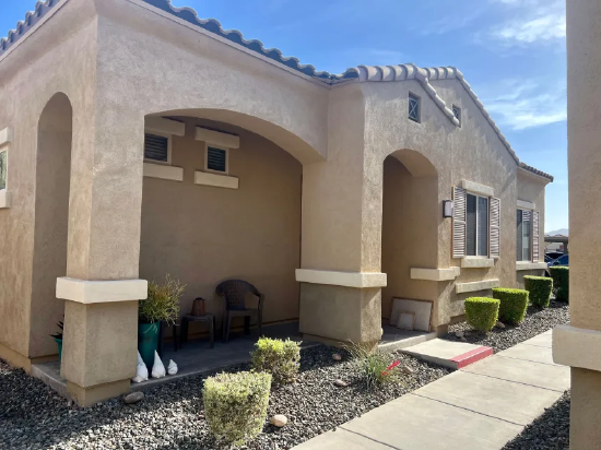 莫娜・加斯在阿维拉勒希十字路口的家