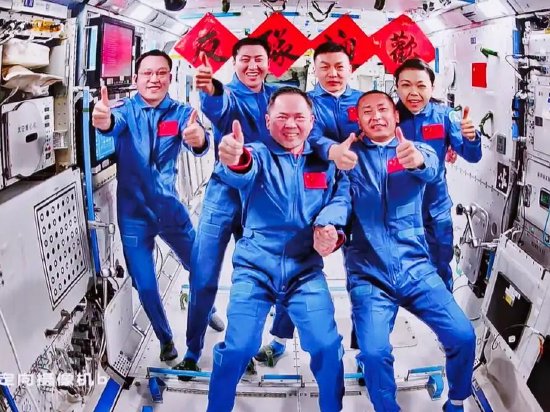 神舟二十三号航天员乘组顺利进驻“天宫” 中国航天员完成第8次“太空会师”