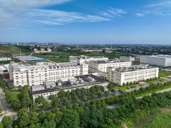 东阳光转型算力：成立不足两月子公司拿下310亿元订单 严苛履约条件拷问公司垫资能力