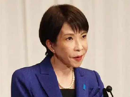 日本首相支持率下滑引发政策担忧 策略师看空日元和日债
