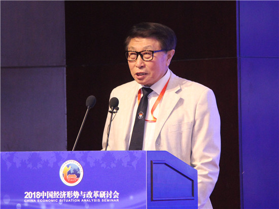 中国社会科学院学部委员田雪原