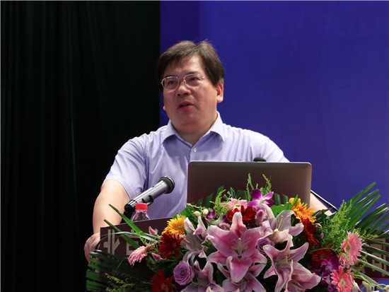 沈坤荣 以城市群经济推进高质量发展