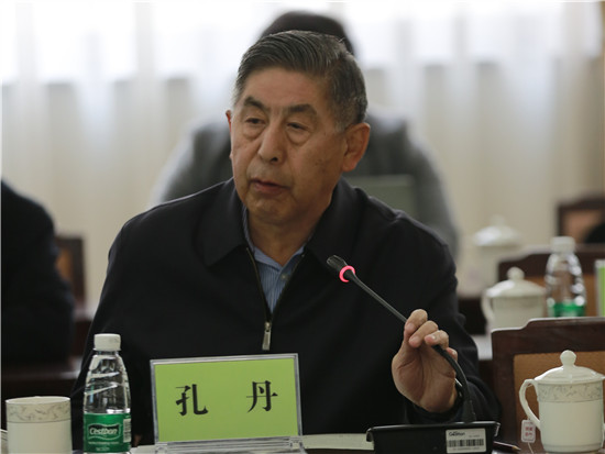 莫干山研究院名誉院长孔丹主持2019春季莫干山会议