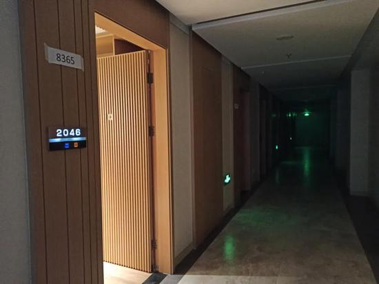 项目内部的昏暗走廊每经记者 赵西岭摄