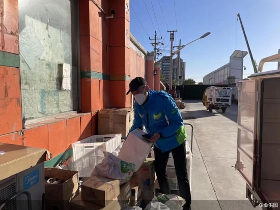 北京市消费者协会秘书长杨晓军体验末端配送“最后一公里”