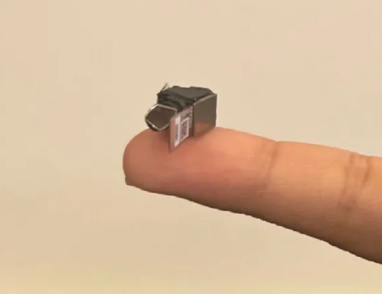 vivo停步单绿，光峰科技“蜻蜓C1”破局：AI 眼镜全彩时代加速到来