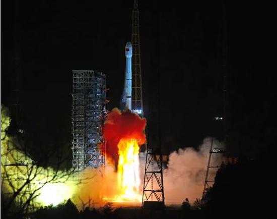 载有嫦娥四号月球探测器的长征三号乙改进Ⅲ型运载火箭12月8日在西昌卫星发射中心发射起飞