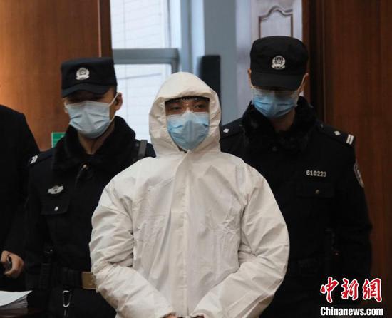 西安男子售卖27万只假口罩 获刑五年六个月