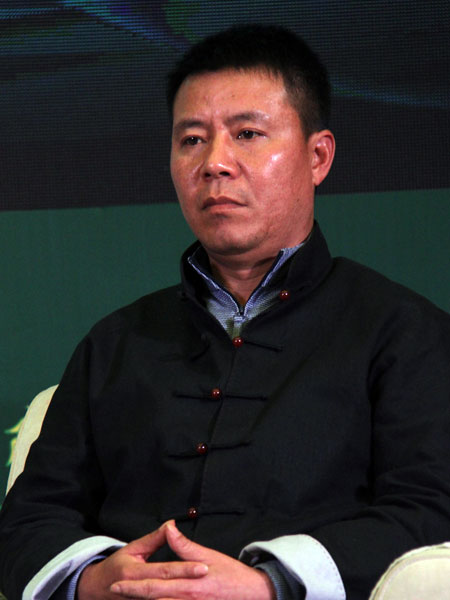 新浪财经讯 “2016绿公司年会”于2016年4月22日至24日在山东济南举行。上图为上海均瑶集团副董事长王均豪。