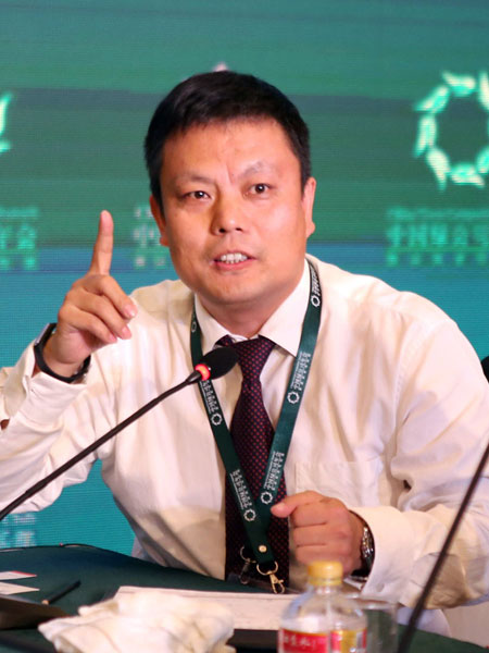 “2016绿公司年会”于2016年4月22日至24日在山东济南举行。上图为新东方助理副总裁张如国。