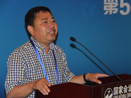 浙江省义乌市何斯路村党支部书记、村主任何允辉