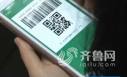 小邓打开微信钱包，点击付款选项，界面出来一个条形码和二维码
在微信收付款里，很多人把收款码和付款码混淆了