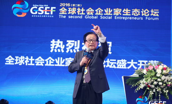 全國(guó)政協(xié)委員、世界華人教育促進(jìn)會(huì)的副會(huì)長(zhǎng)李燕杰