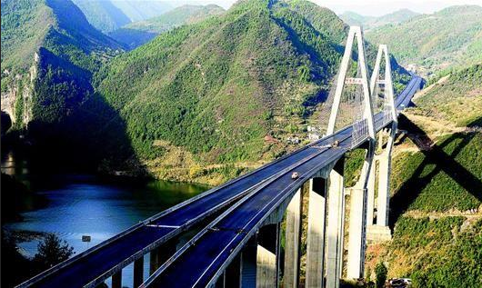 宜巴高速公路一段. 资料图