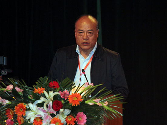 陕西省工业经济联合会副主任兼秘书长孙洪科宣读陕西省原副省长吴登昌贺信