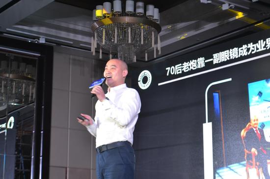 视立美董事长余俊毅讲述一副眼镜三个梦想