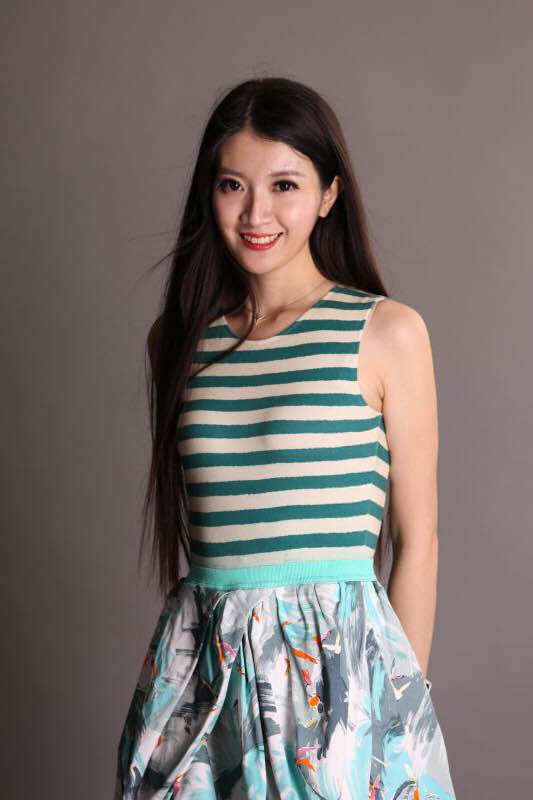 主持人介绍:刘慧,英文名vivian,香港新城财经电台主持人,慧悦传媒