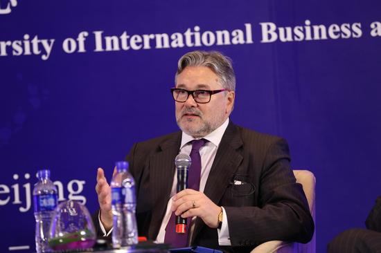 盟竞争总司的E部的主任Paul Csiszar