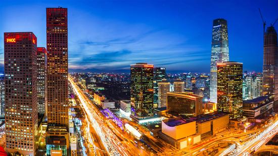 郑新立：发展特色小镇 解决大城市病