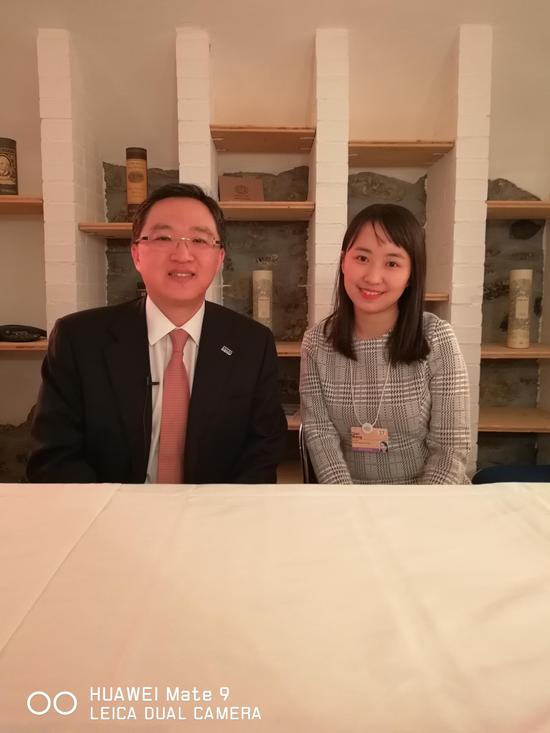 毕马威中国区主席陶匡淳和新浪财经王茜