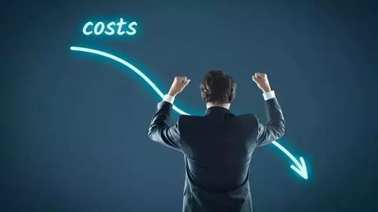 互联网时代的免费，建立在新增客户的增量成本为零的基础上