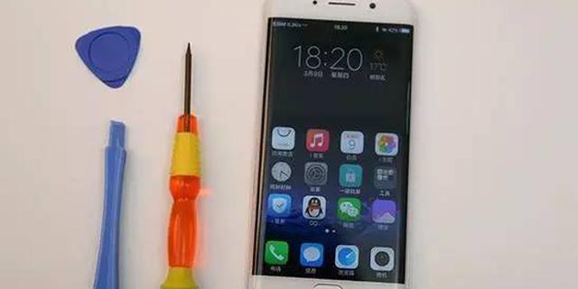 我们拆了一部国产手机 里面有多少元件是进口的？