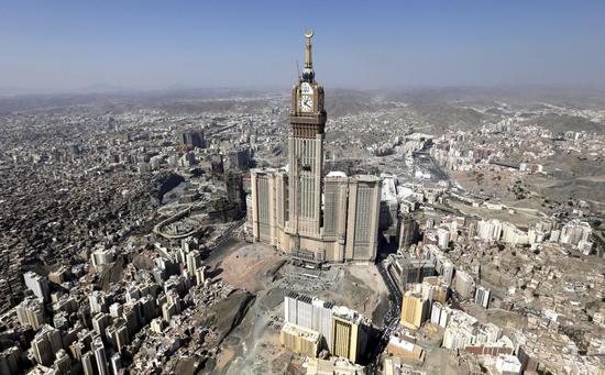 沙特麦加皇家钟塔酒店(abraj al bait tower),建成于2012年,造价150亿