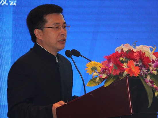 黄剑辉投资增速放缓消费回落预计全年gdp增速68