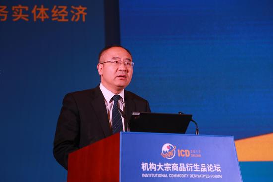 图文:中国证监会机构部副主任吴孝勇在论坛发表演讲