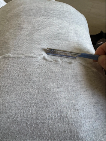 （消费者发布的给Lululemon裤子刮毛球图片）