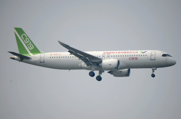 C919首次飞抵首都机场，适航证颁发渐近