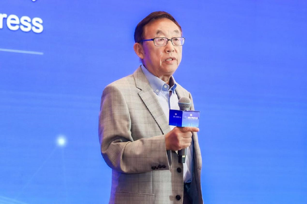 柴天佑院士作报告