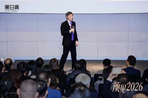 智“坐”新篇：李稻葵预见2026开年演讲力荐的AI椅，见证中国智造全球突围