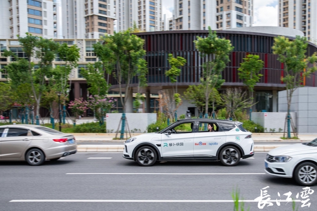 拍卖网|武汉重庆发放中国首批自动驾驶全无人商业运营牌照，百度独家获批
