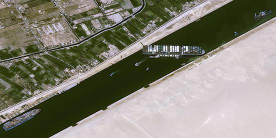 “长赐号”货轮于3月25日阻塞了苏伊士运河